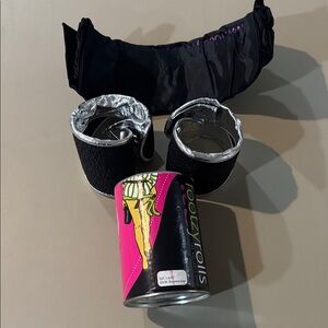 Footzy Rolls Silver Women's Slippers / Flats NWT Size Small